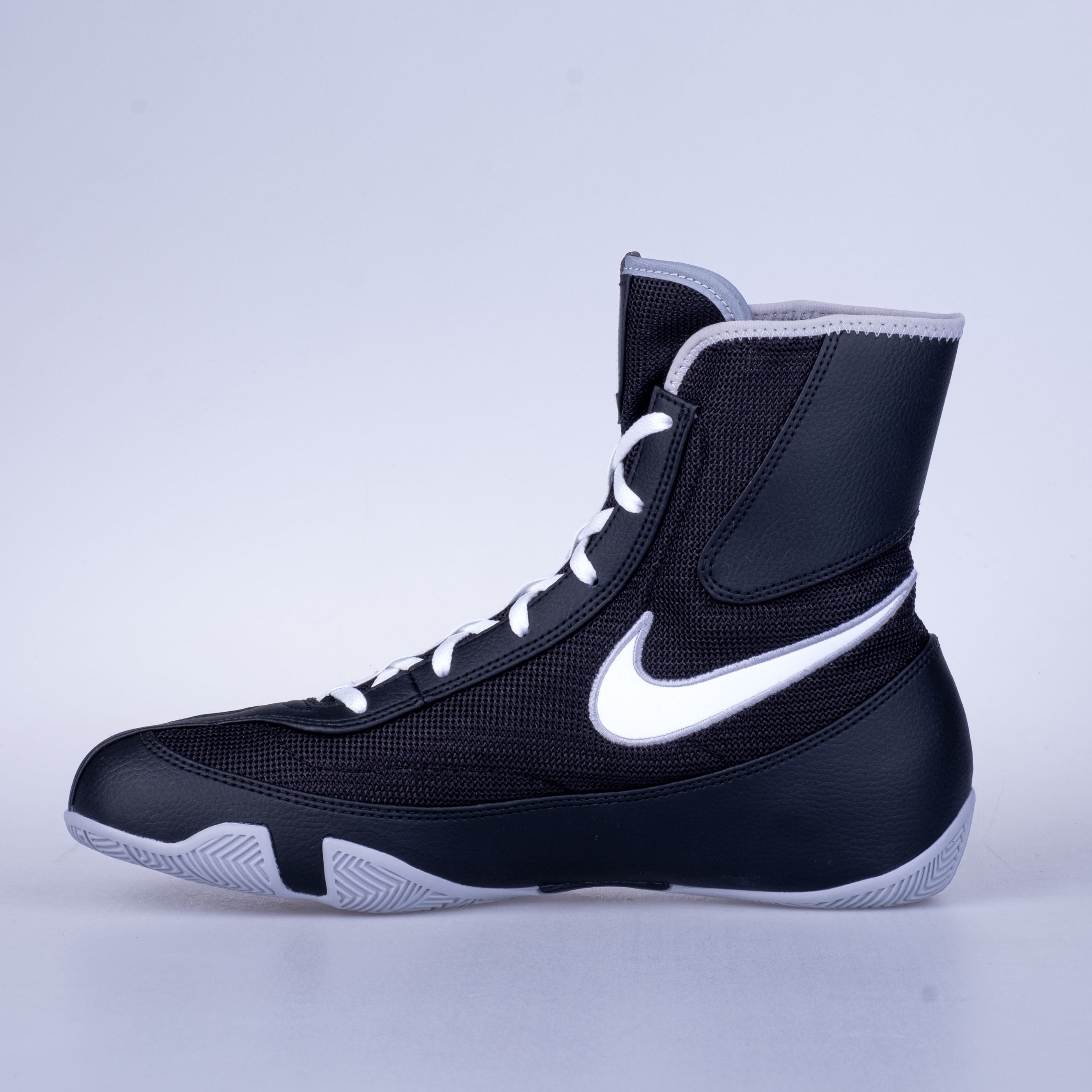 Nike machomai mid boxing boots black hotsell