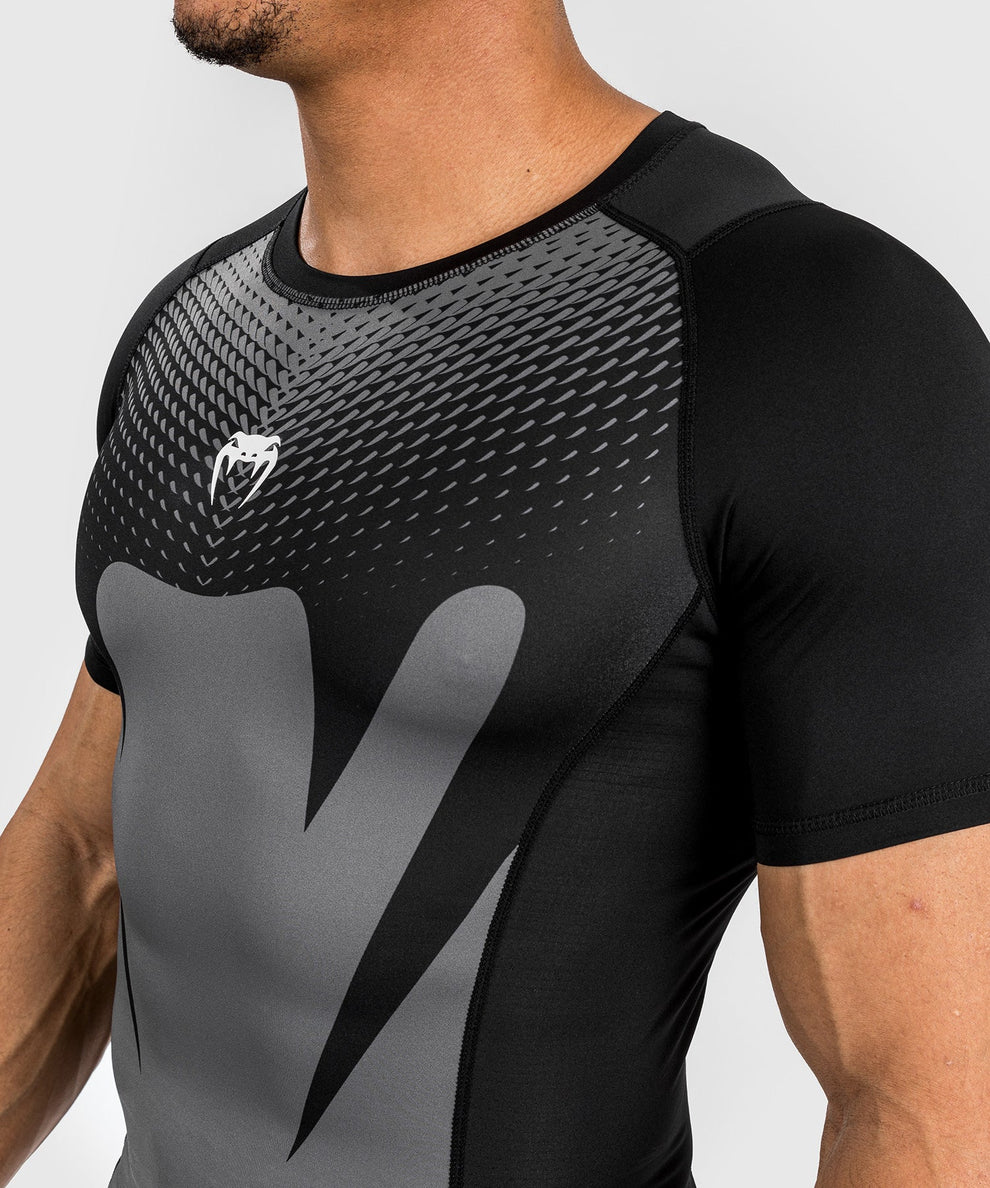 Venum Short-Sleeve Rashguard Attack - black/gray, VENUM-05210-001